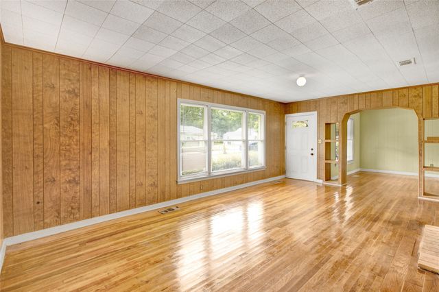 108 W Clinton Avenue, Athens, TX 75751