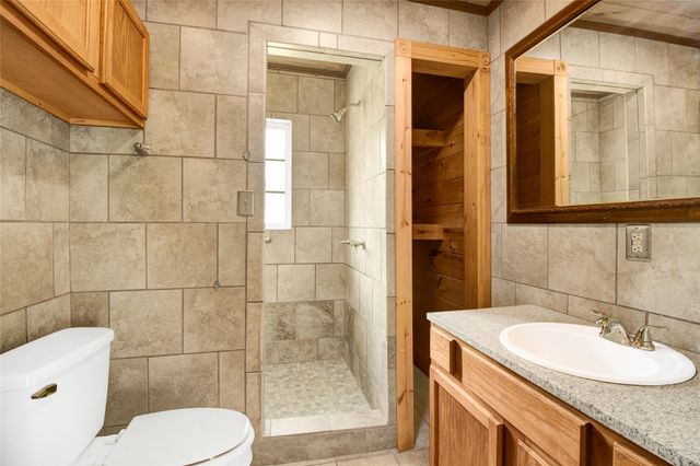 108 W Clinton Avenue, Athens, TX 75751