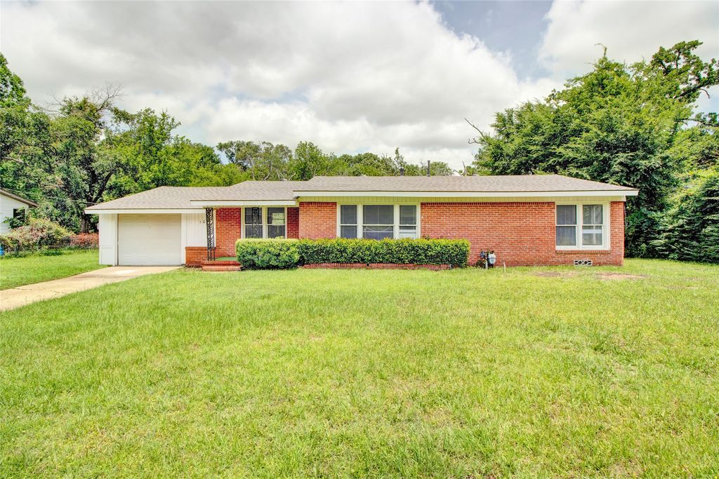 108 W Clinton Avenue, Athens, TX 75751