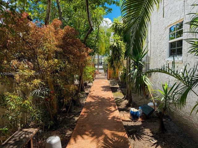 452 SW 26th Road, Miami, FL 33129