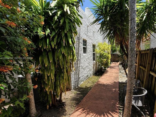452 SW 26th Road, Miami, FL 33129