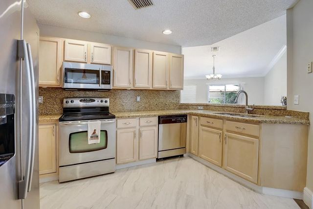 13284 Majestic Pine Court, Delray Beach, FL 33484
