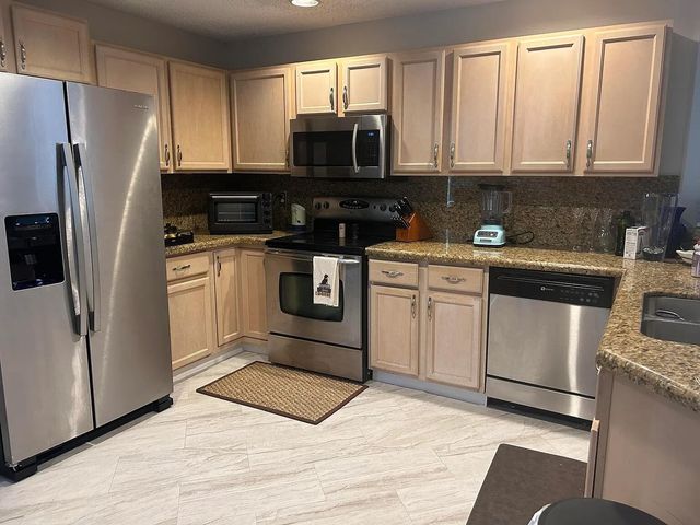 13284 Majestic Pine Court, Delray Beach, FL 33484