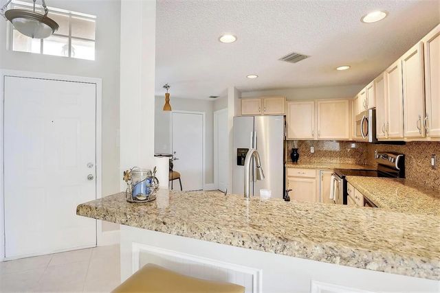 13284 Majestic Pine Court, Delray Beach, FL 33484