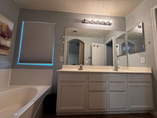 2420 W Cordia Lane, Phoenix, AZ 85085