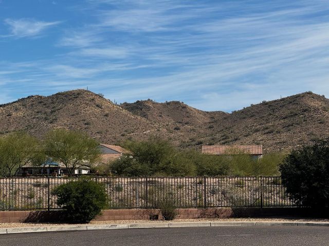 2420 W Cordia Lane, Phoenix, AZ 85085