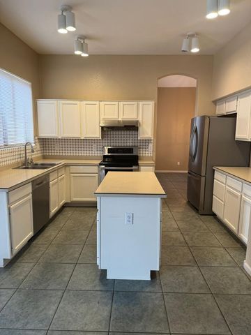 2420 W Cordia Lane, Phoenix, AZ 85085