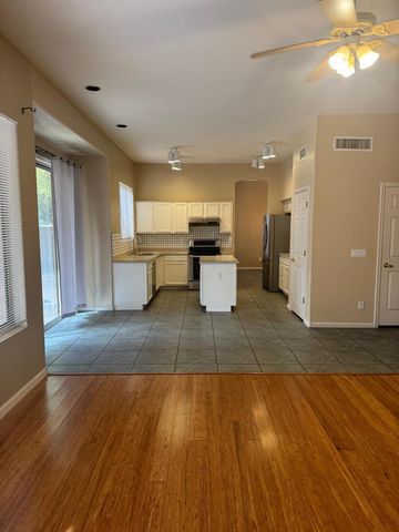 2420 W Cordia Lane, Phoenix, AZ 85085