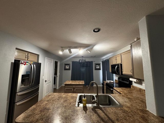 2420 W Cordia Lane, Phoenix, AZ 85085