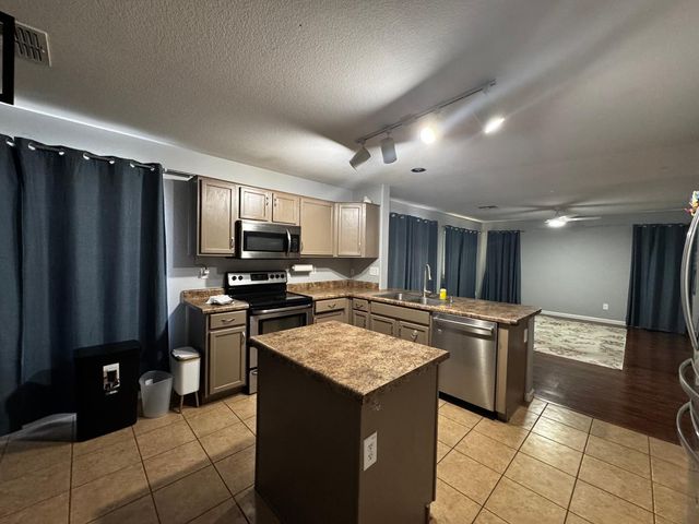 2420 W Cordia Lane, Phoenix, AZ 85085