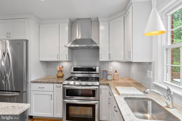 1212 CROTON DR, Alexandria, VA 22308