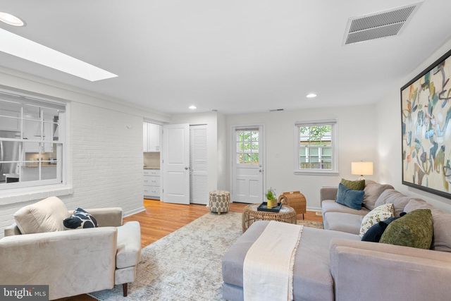 1212 CROTON DR, Alexandria, VA 22308