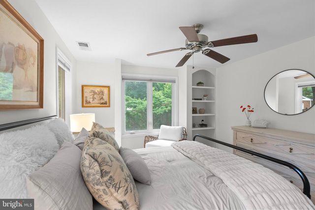 1212 CROTON DR, Alexandria, VA 22308