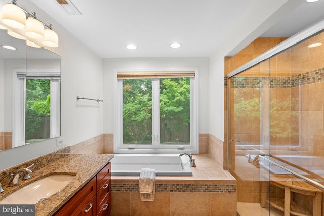 1212 CROTON DR, Alexandria, VA 22308