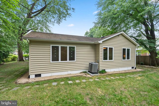 1212 CROTON DR, Alexandria, VA 22308