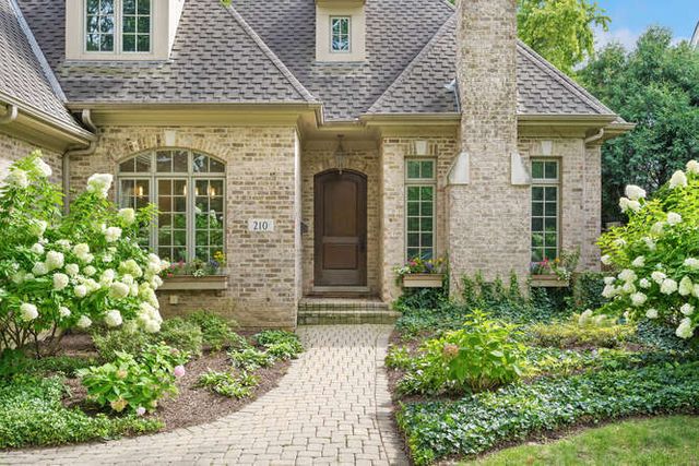 210 W Hickory Street, Hinsdale, IL 60521