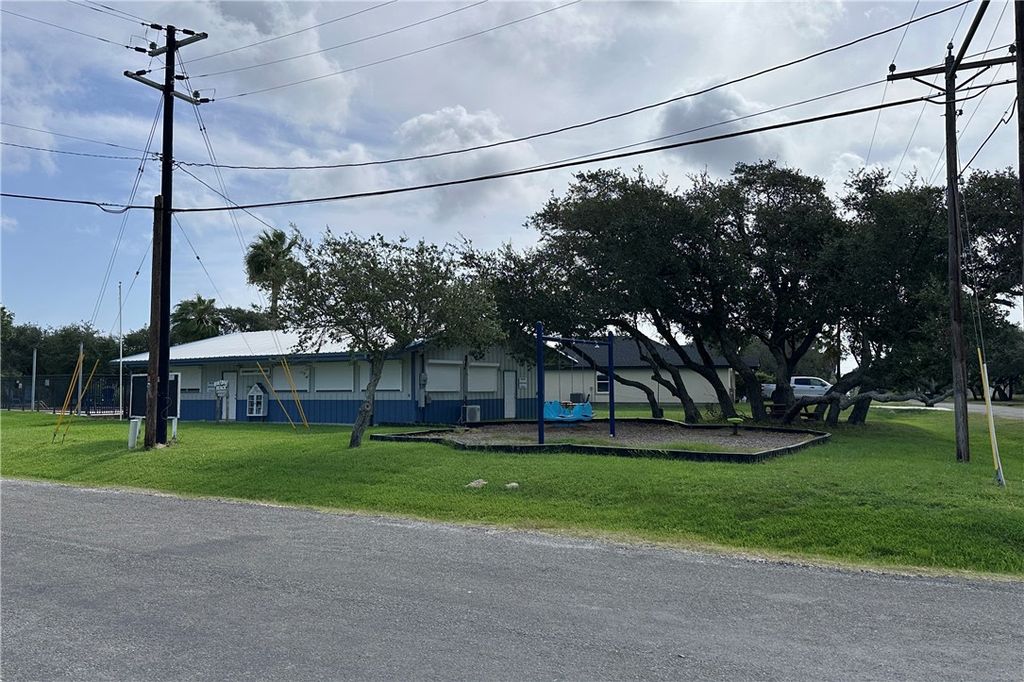 159 Dolphin Dr, Rockport, TX 78382 — photo 4
