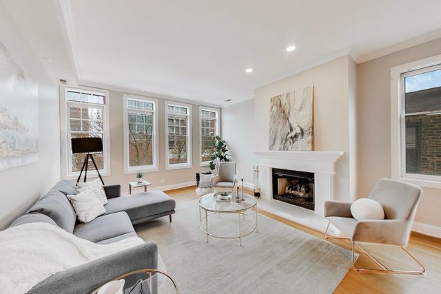 827 W BRADLEY Place 3E, Chicago, IL 60613