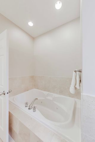 827 W BRADLEY Place 3E, Chicago, IL 60613