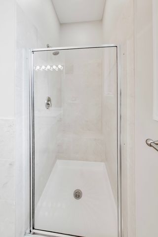 827 W BRADLEY Place 3E, Chicago, IL 60613