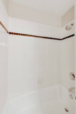 827 W BRADLEY Place 3E, Chicago, IL 60613