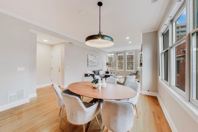 827 W BRADLEY Place 3E, Chicago, IL 60613