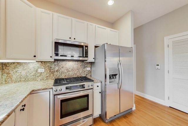 827 W BRADLEY Place 3E, Chicago, IL 60613