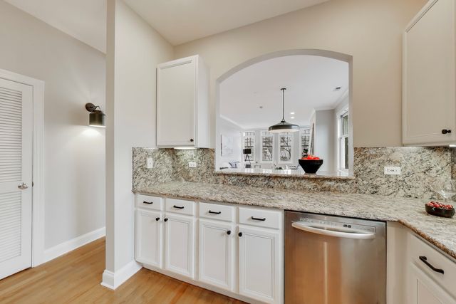 827 W BRADLEY Place 3E, Chicago, IL 60613