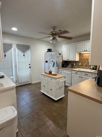 1005 S German Ln Apt 27, Conway, AR 72034