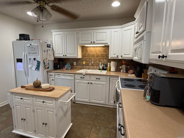 1005 S German Ln Apt 27, Conway, AR 72034