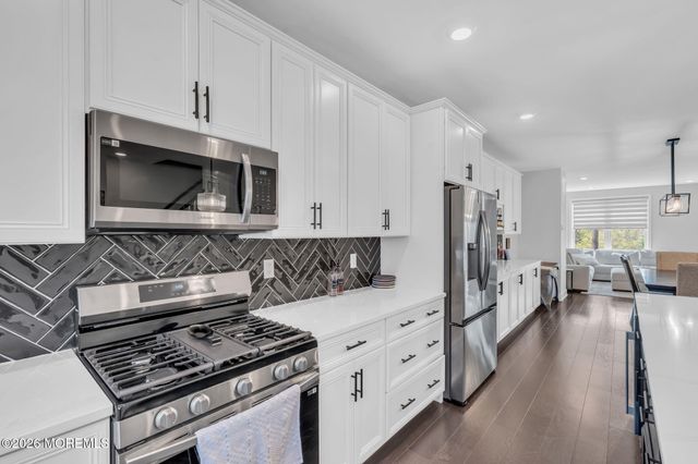 12 Raritan Cove, Keyport, NJ 07735