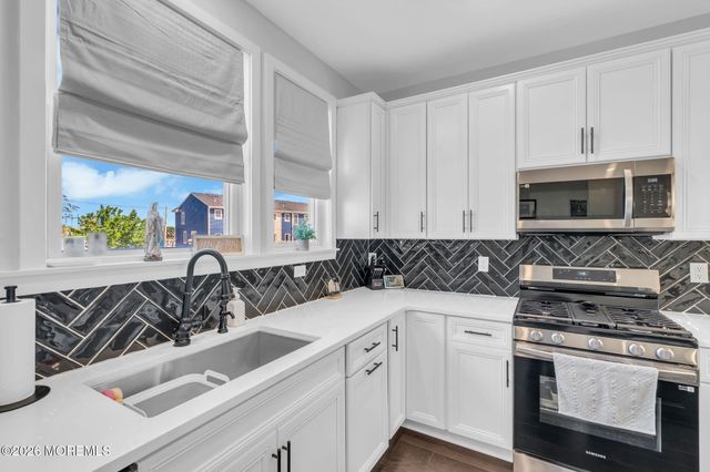 12 Raritan Cove, Keyport, NJ 07735