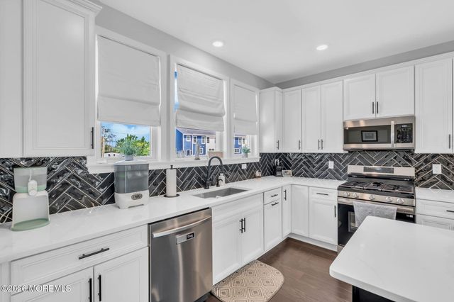 12 Raritan Cove, Keyport, NJ 07735