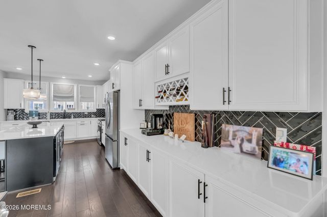 12 Raritan Cove, Keyport, NJ 07735