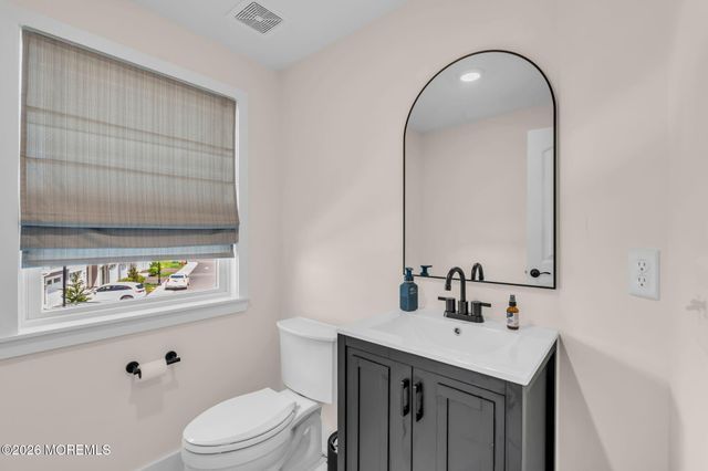 12 Raritan Cove, Keyport, NJ 07735