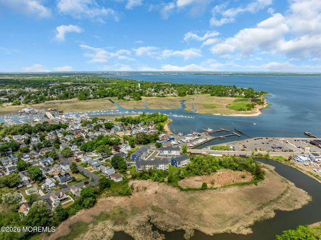 12 Raritan Cove, Keyport, NJ 07735