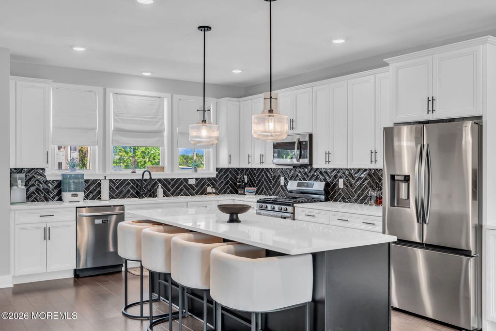 12 Raritan Cove, Keyport, NJ 07735