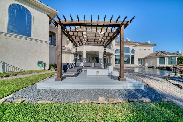 1303 Lakeway Drive, Seabrook, TX 77586