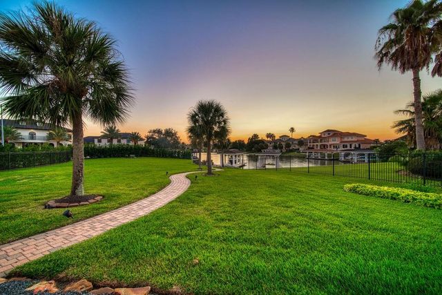 1303 Lakeway Drive, Seabrook, TX 77586