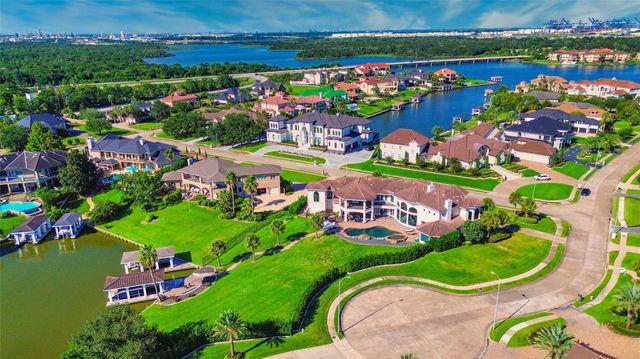 1303 Lakeway Drive, Seabrook, TX 77586