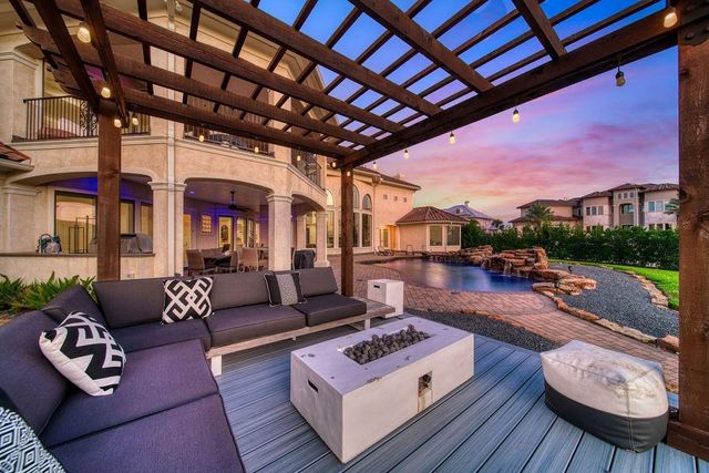 1303 Lakeway Drive, Seabrook, TX 77586