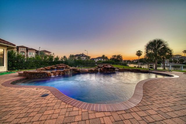 1303 Lakeway Drive, Seabrook, TX 77586