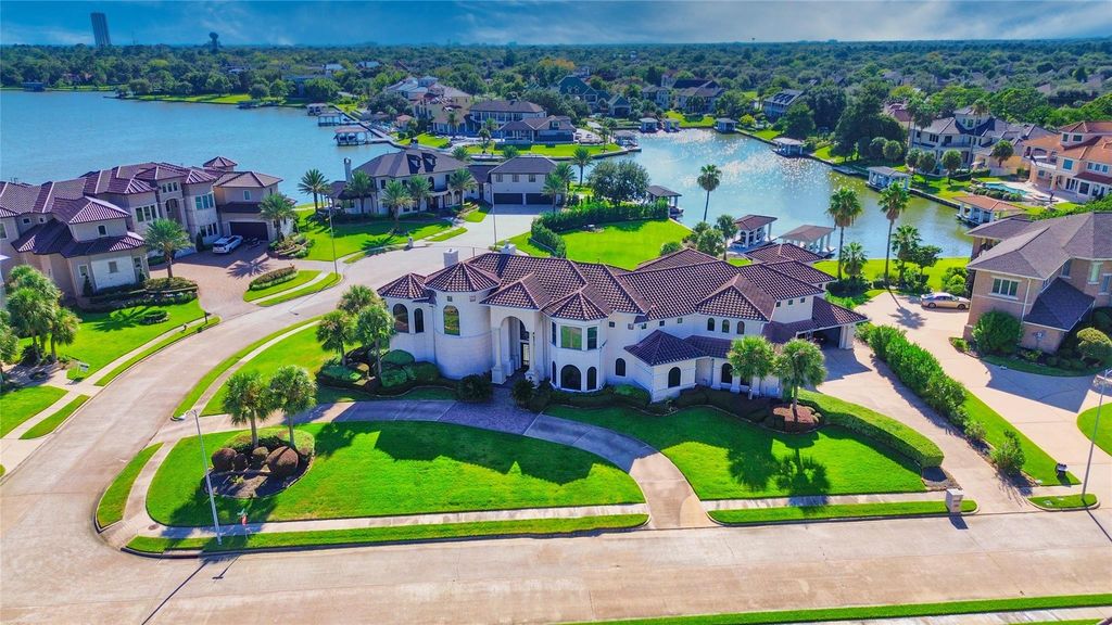 1303 Lakeway Drive, Seabrook, TX 77586
