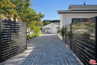 4522 Mammoth Avenue, Sherman Oaks, CA 91423