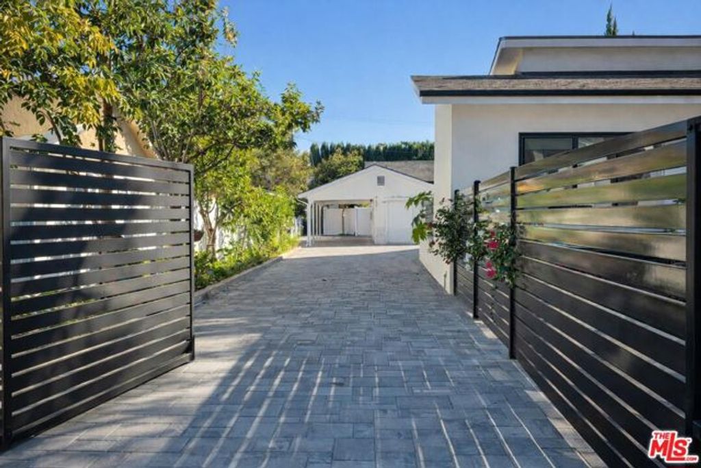 4522 Mammoth Avenue, Sherman Oaks, CA 91423