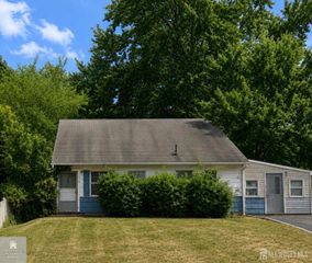 52 Pinetree Drive, Parlin, NJ 08859