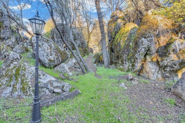 22389 Parrotts Ferry Rd, Sonora, CA 95370