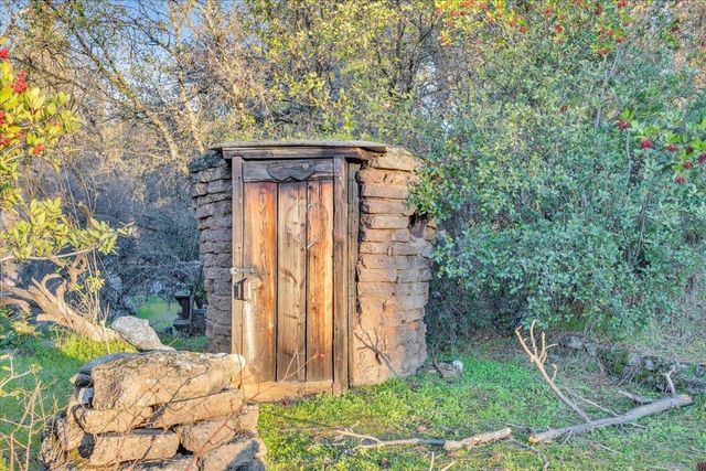 22389 Parrotts Ferry Rd, Sonora, CA 95370