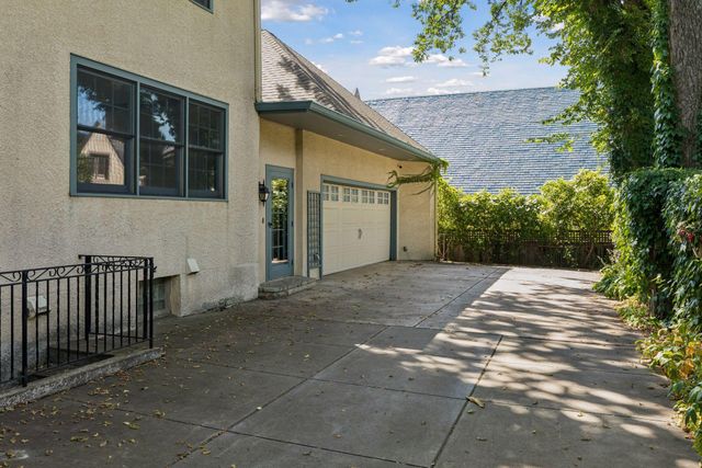 1930 Knox Avenue S, Minneapolis, MN 55403