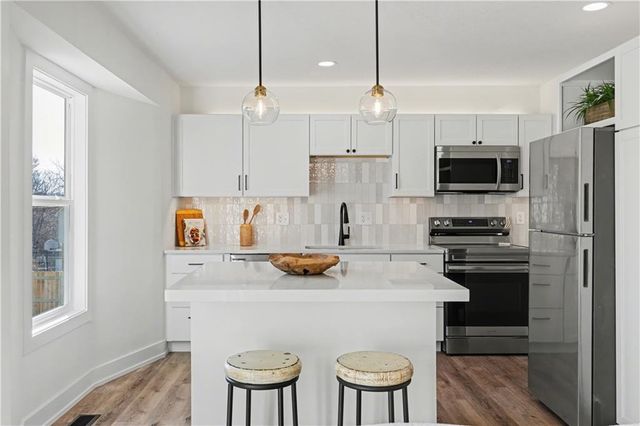 5005 Grandview Street, Shawnee, KS 66203